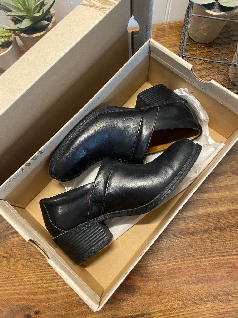 b.o.c. Born Katy Black Leather Slip-On Shoes Block Heel w/Box - US 8 / EU 39